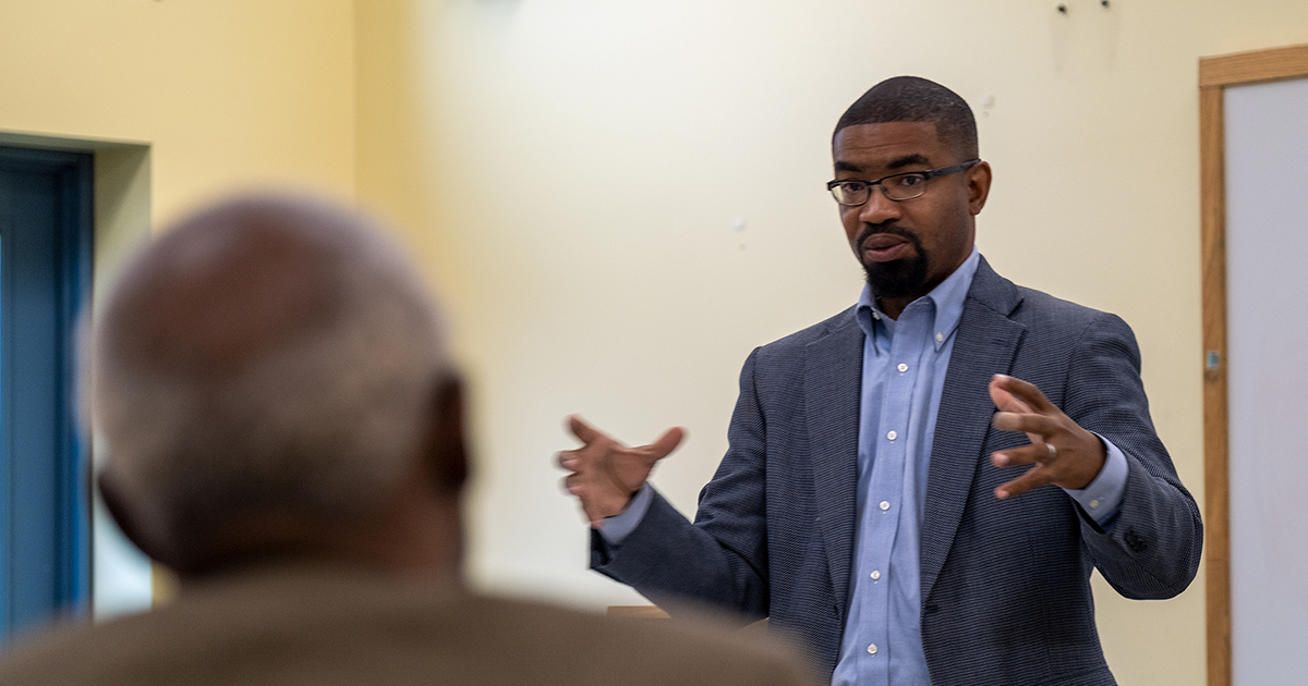 Iric Headley speaks to the crowd at an Allen County Leaders Luncheon